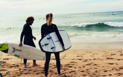 Le Surf au Féminin : Quand les Femmes Redéfinissent le Sport
